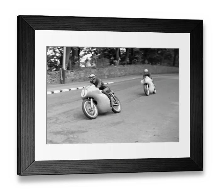 Framed Print : Paddy Driver Norton) Mike Hailwood Norton 1961 Senior TT Framed Print : Paddy Driver Norton) Mike Hailwood Norton 1961 Senior TT