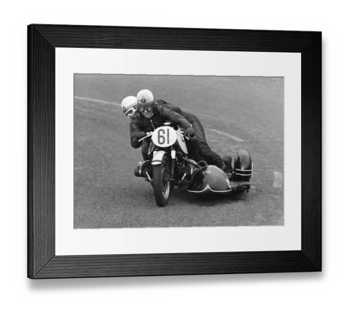 Framed Print : Dave Dickinson Stan Cooper BMW 1971 Sidecar 500 TT Framed Print : Dave Dickinson Stan Cooper BMW 1971 Sidecar 500 TT