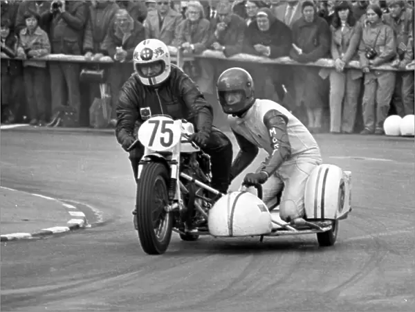 Neil Sutherland Mortimer Murray Triton 1975 1000 Sidecar TT
