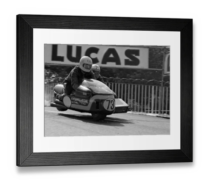 Framed Print : George Oates John Molyneux Konig 1975 1000 Sidecar TT Framed Print : George Oates John Molyneux Konig 1975 1000 Sidecar TT