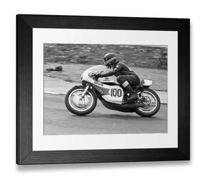 Framed Print : Dave Parry Yamaha 1975 Senior Manx Grand Prix Framed Print : Dave Parry Yamaha 1975 Senior Manx Grand Prix