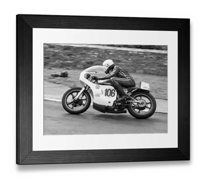 Framed Print : Roger Monnery Yoshimura Honda 1975 Senior Manx Grand Prix Framed Print : Roger Monnery Yoshimura Honda 1975 Senior Manx Grand Prix