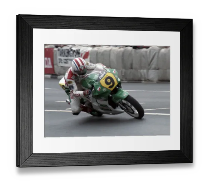Framed Print : Phillip McCallen Honda 1993 Supersport 600 TT Framed Print : Phillip McCallen Honda 1993 Supersport 600 TT