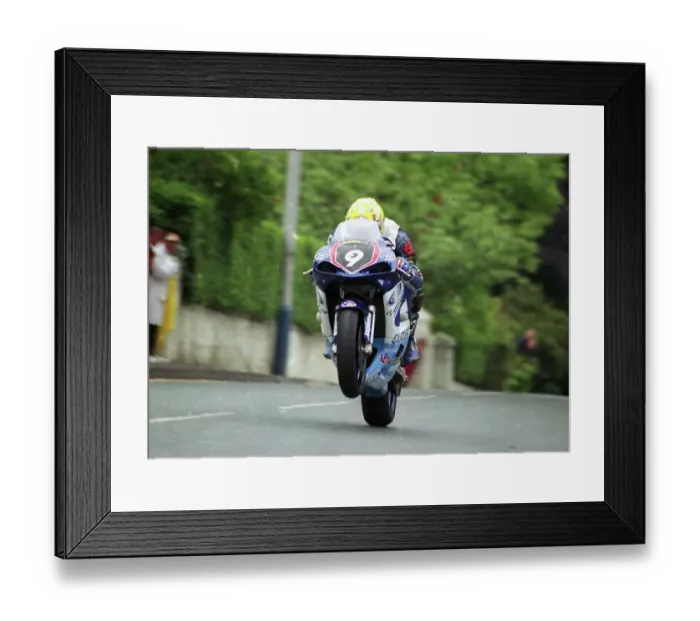 Framed Print : Ian Lougher Suzuki 2002 600 Production TT Framed Print : Ian Lougher Suzuki 2002 600 Production TT