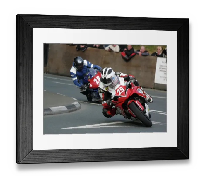 Framed Print : William Dunlop Yamaha 2009 Superstock TT Framed Print : William Dunlop Yamaha 2009 Superstock TT