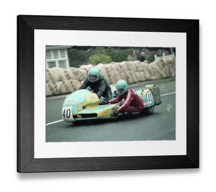 Framed Print : Bran Bardsley & Peter Cropper (Yamaha) at Braddan Bridge Framed Print : Bran Bardsley & Peter Cropper (Yamaha) at Braddan Bridge