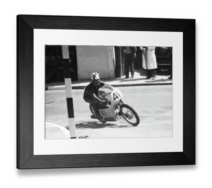 Framed Print : Tommy Robb (Ducati) at The Manx Arms; 1959 Ultra Lightweight TT Framed Print : Tommy Robb (Ducati) at The Manx Arms; 1959 Ultra Lightweight TT