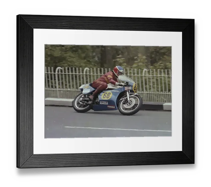 Framed Print : Les Trotter (Crooks Yamaha) at Braddan Bridge Framed Print : Les Trotter (Crooks Yamaha) at Braddan Bridge