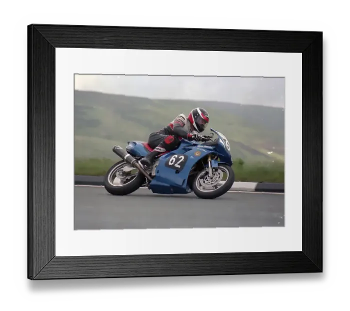 Framed Print : Dennis Trollope (Spondon Yamaha) at The Bungalow