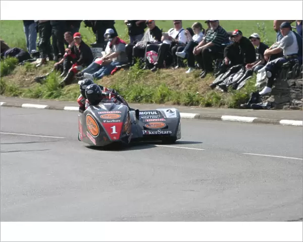Dave Molyneux at Sulby Bridge: 2007 Sidecar race A
