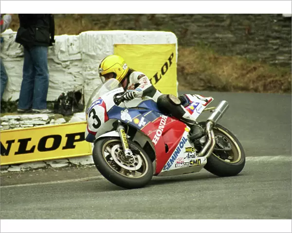 Joey Dunlop (Honda) 1988 Formula One TT
