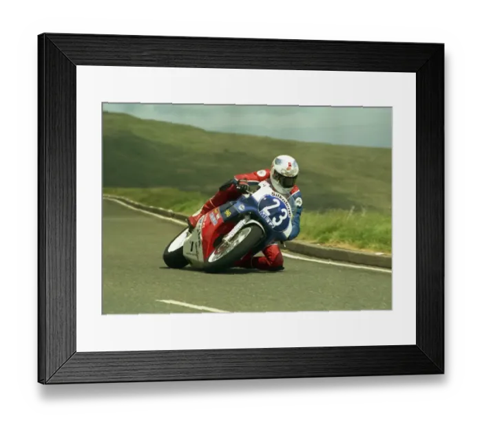 Framed Print : Bungalow action for Steve Hislop (750 Honda) Framed Print : Bungalow action for Steve Hislop (750 Honda)