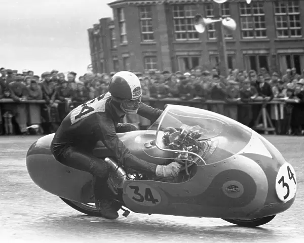 Tarquinio Provini at Parkfield Corner, 1957 Ultra Lightweight TT