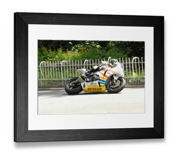 Framed Print : 2010 TT win No. 5 Ian Hutchinson (Honda) 2010 Senior TT