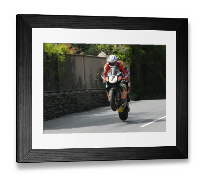 Framed Print : Roy Richardson (Yamaha) 2009 Southern 100 Framed Print : Roy Richardson (Yamaha) 2009 Southern 100