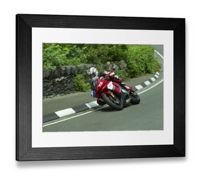 Framed Print : John McGuinness in Stella Maris action, 2004 Junior TT Framed Print : John McGuinness in Stella Maris action, 2004 Junior TT