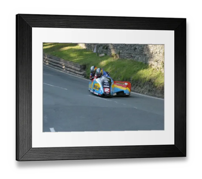 Framed Print : Ian Bell (Bell Yamaha) at Governors Bridge 2003 Sidecar TT race 1 Framed Print : Ian Bell (Bell Yamaha) at Governors Bridge 2003 Sidecar TT race 1