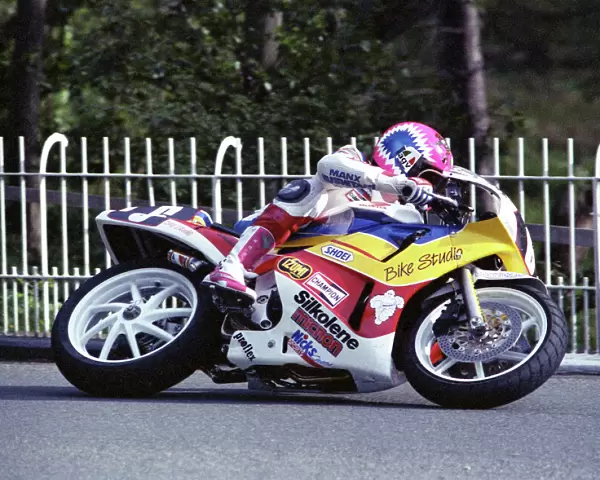 Steve Hislop at Braddan Bridge: 1990 Supersport 400 TT