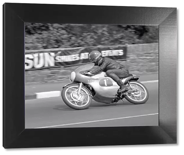 Hugh Anderson at Braddan Bridge: 1966 Ultra Lightweight TT