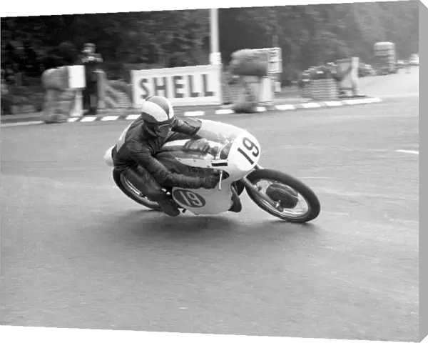 Peter Inchley at Quarter Bridge: 1966 Lightweight TT
