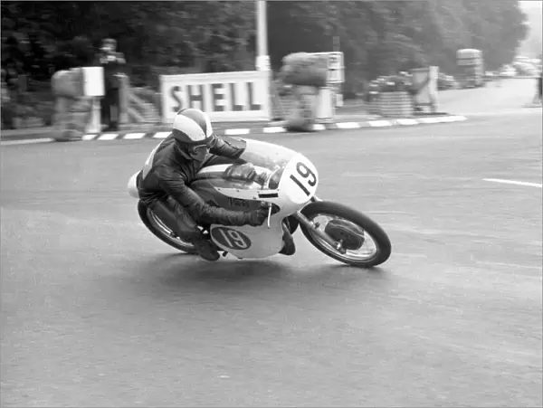 Peter Inchley at Quarter Bridge: 1966 Lightweight TT