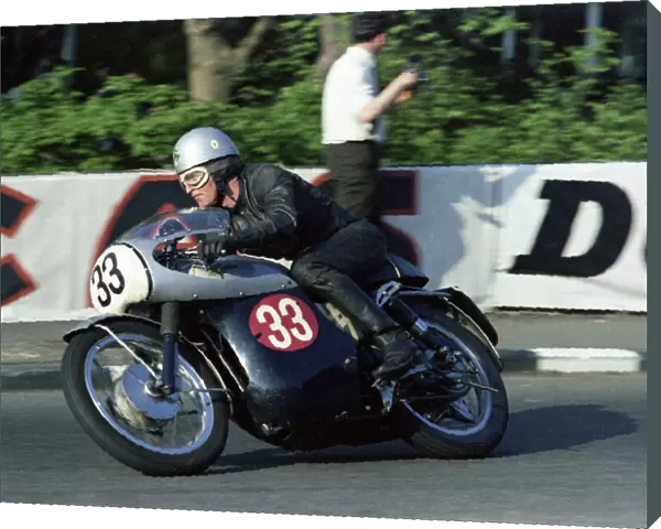 Neil Kelly at Quarter Bridge: 1967 Production 500 TT