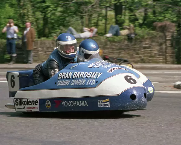Lowry Burton leaves Governors Bridge: 1986 Sidecar Race A