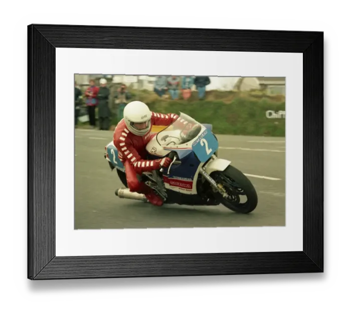 Framed Print : Helmut Dahne at Signpost Corner: 1986 Production B TT Framed Print : Helmut Dahne at Signpost Corner: 1986 Production B TT