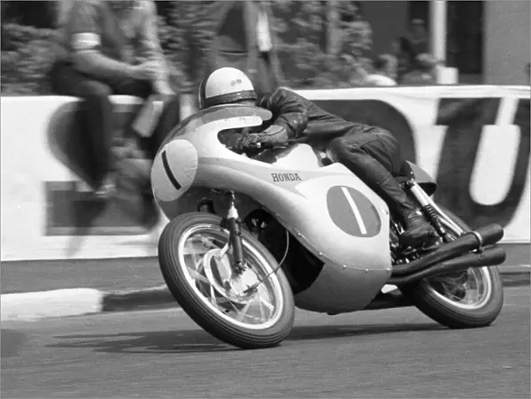 Derek Minter winning the 1962 Lightweight TT
