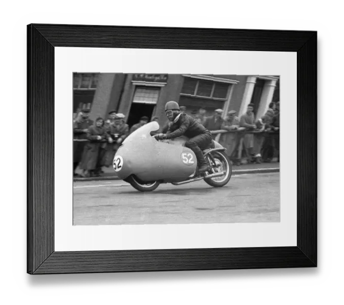 Framed Print : Duilio Agostini at Bray Hill: 1956 Junior TT Framed Print : Duilio Agostini at Bray Hill: 1956 Junior TT