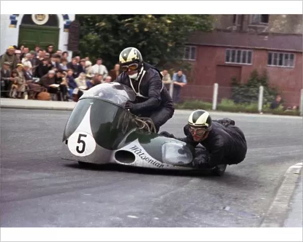 Bill Boddice (BSA Watsonian) at Parliament Square: 1965 Sidecar TT