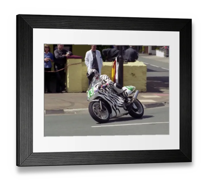 Framed Print : Nigel Bryan at Parliament Square: 2002 Lightweight 400 TT Framed Print : Nigel Bryan at Parliament Square: 2002 Lightweight 400 TT