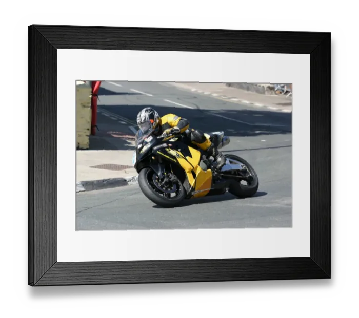 Framed Print : Ian Pattinson at Parliament Square: 2008 Supersport TT Framed Print : Ian Pattinson at Parliament Square: 2008 Supersport TT