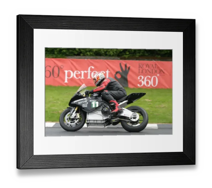 Framed Print : Allan Brew at Sulby Bridge: 2011 Zero TT Framed Print : Allan Brew at Sulby Bridge: 2011 Zero TT