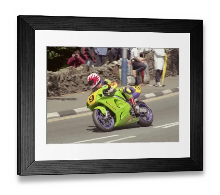 Framed Print : Gary Carswell at Quarter Bridge: 1998 Senior TT Framed Print : Gary Carswell at Quarter Bridge: 1998 Senior TT