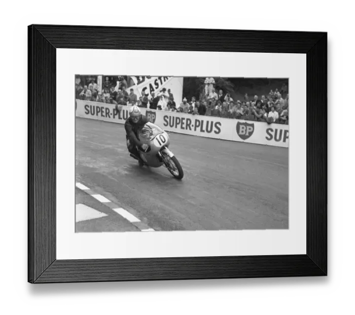Framed Print : Mike Hailwood at Quarter Bridge: 1961 Lightweight TT Framed Print : Mike Hailwood at Quarter Bridge: 1961 Lightweight TT