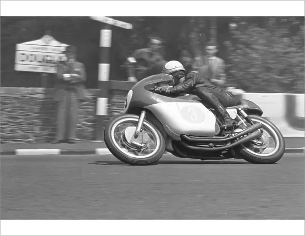 Mike Hailwood at Quarter Bridge: 1962 Junior TT