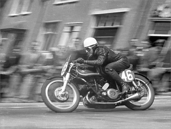 Bill Doran on Bray Hill: 1953 Senior TT