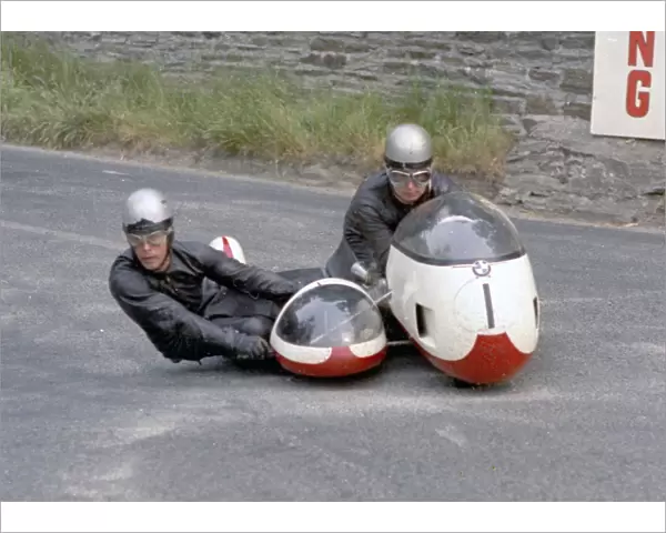 Klaus Enders at Governors Bridge: 1970 500 Sidecar TT