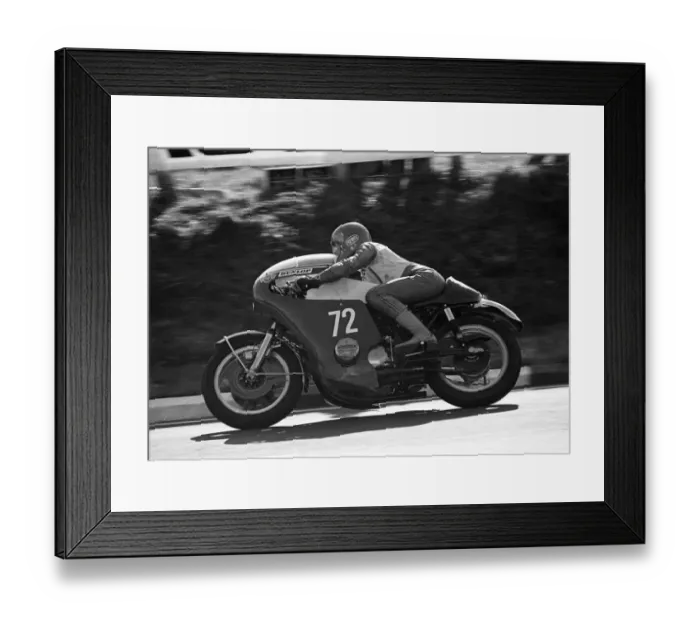 Framed Print : Steve Eldridge at Creg ny Baa: 1975 Production TT Framed Print : Steve Eldridge at Creg ny Baa: 1975 Production TT