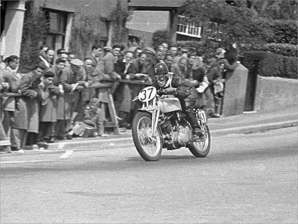 Freddie Fairbairn on Bray Hill: 1950 Senior TT