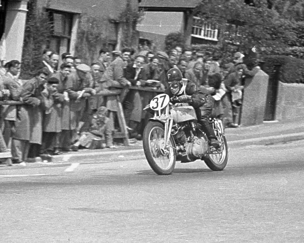 Freddie Fairbairn on Bray Hill: 1950 Senior TT