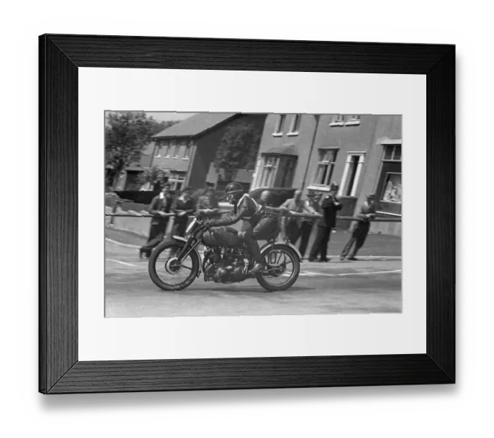 Framed Print : Joe Finch on Bray Hill: 1953 Clubman 1000 TT Framed Print : Joe Finch on Bray Hill: 1953 Clubman 1000 TT