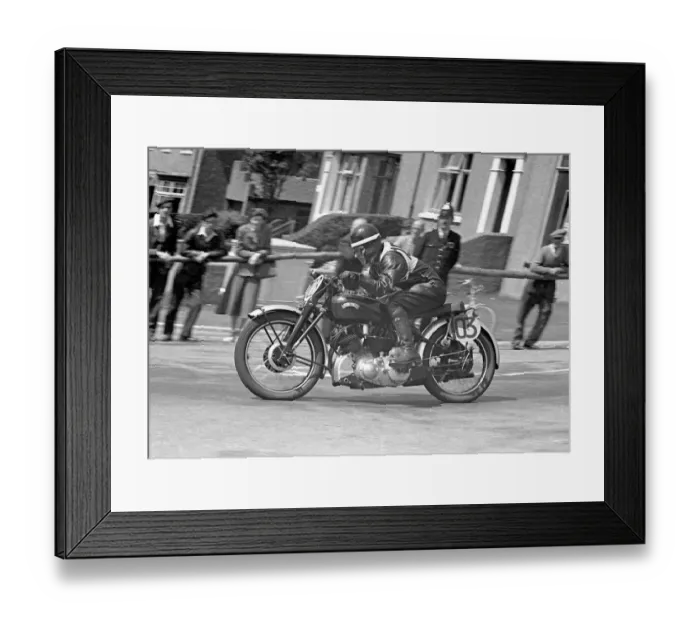 Framed Print : Les Floodgate on Bray Hill: 1953 Clubman 1000 TT Framed Print : Les Floodgate on Bray Hill: 1953 Clubman 1000 TT