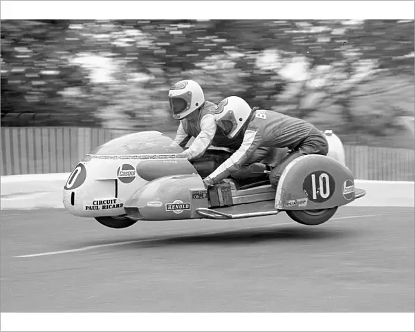 Jeff Gawley and Ken Birch (RMB Konig) fly Ballaugh Bridge: 1974 500 Sidecar TT