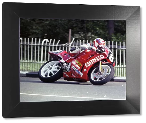 Carl Fogarty at Braddan Bridge: 1990 Supersport 400 TT