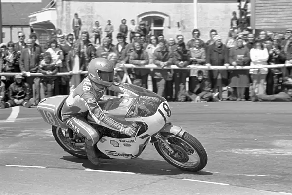 Phil Gurner at Parliament Square: 1975 Junior TT