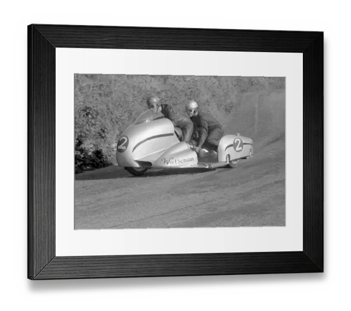 Framed Print : Eric Oliver / Les Nutt (Norton Watsonian): 1954 Sidecar TT Framed Print : Eric Oliver / Les Nutt (Norton Watsonian): 1954 Sidecar TT