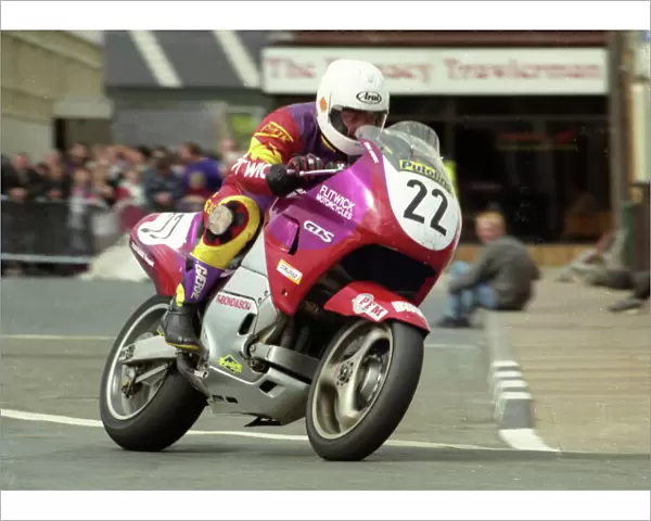 Steve Linsdell (Yamaha); 1996 Formula One TT