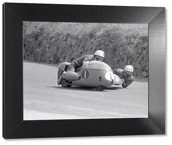 Barry Dungworth  /  Neil Caddow (BMW) 1967 Sidecar TT